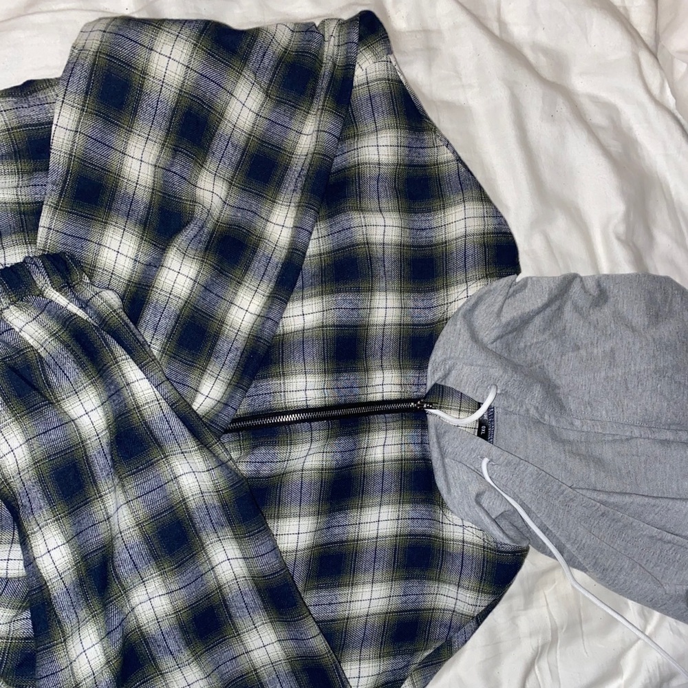 Cropped Flannel Jacket - Picture 2 of 3